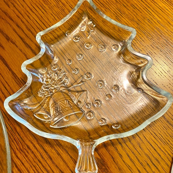 Clear Glass Christmas Plates - Picture 3 of 7